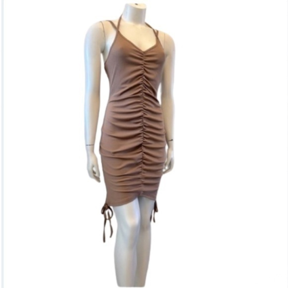 🛍️ 2/$12

SHEIN fitted sleeveless dress. Spaghetti straps. New, never worn.
